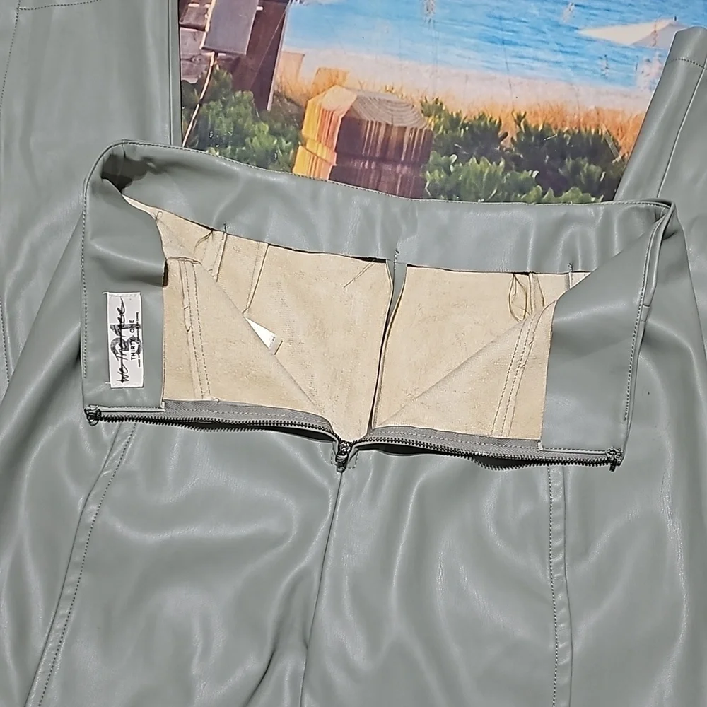 We The Free High Waist Faux Leather Green Flare‎ Pants Size 31 - Picture 4 of 8